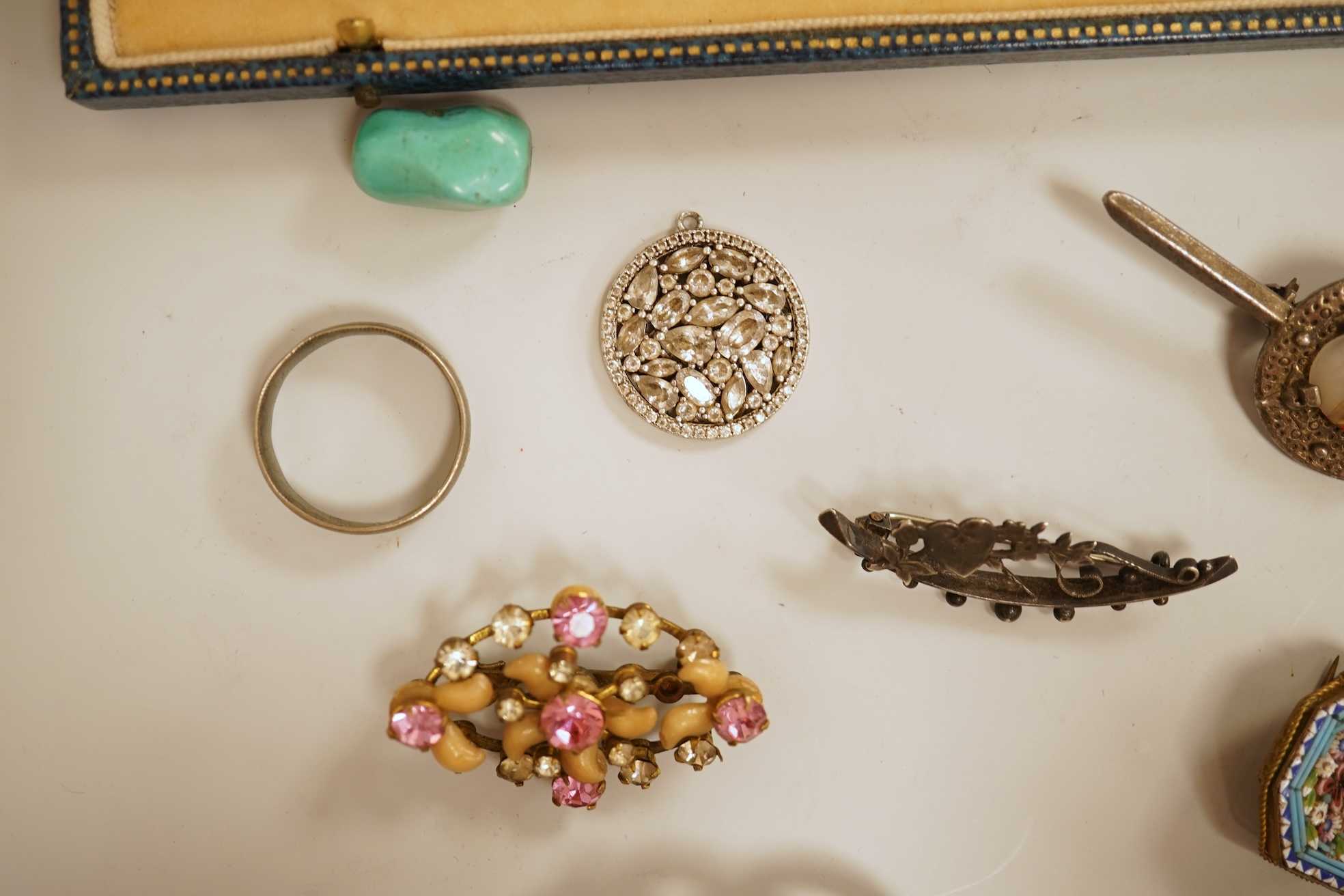 A small group of assorted jewellery including a gold plated curb link bracelet, silver brooch, simulated pearl necklace and costume.